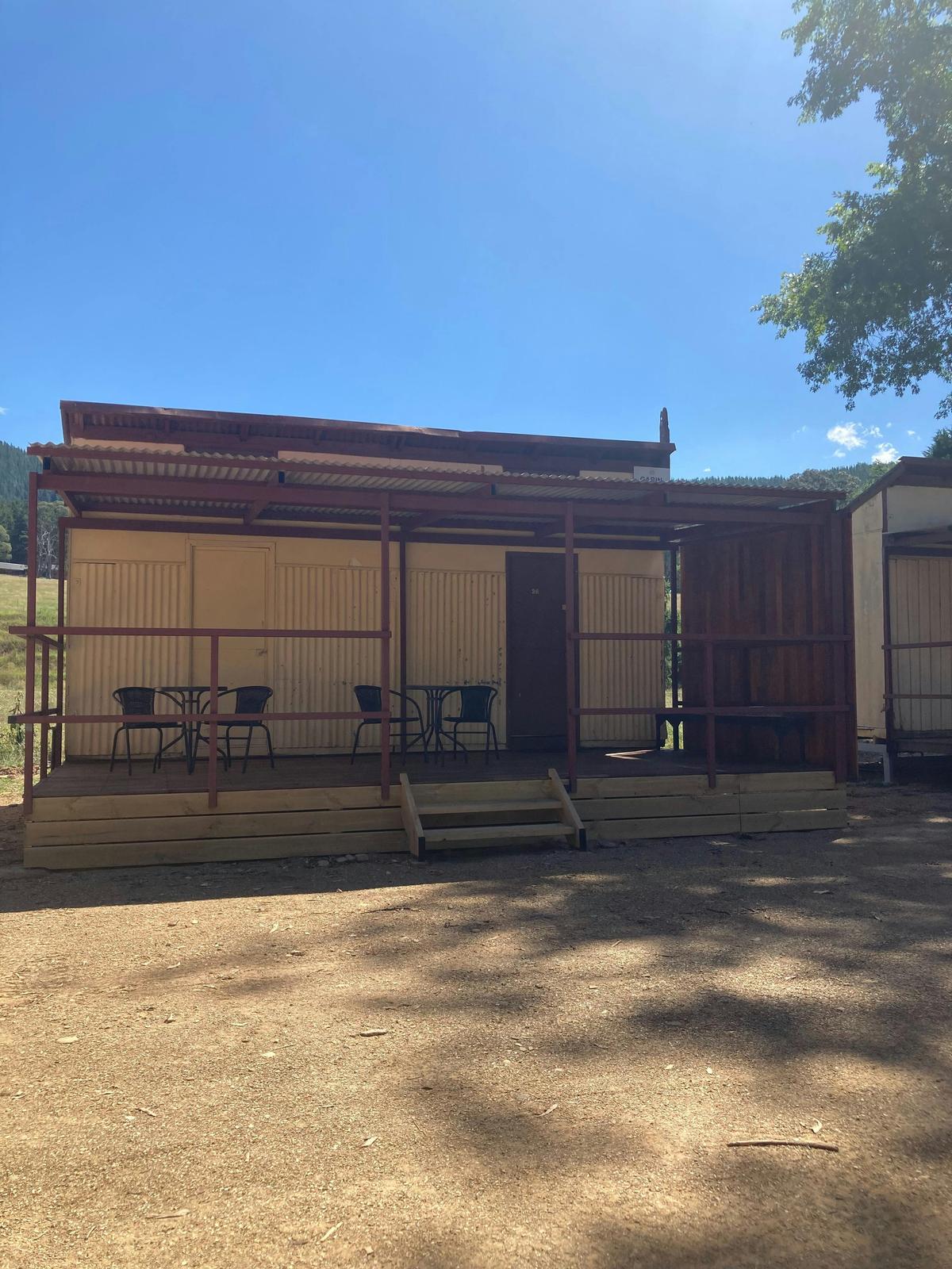 Bright Cabin and Caravan Park - Camp Crusty - Queen exterior