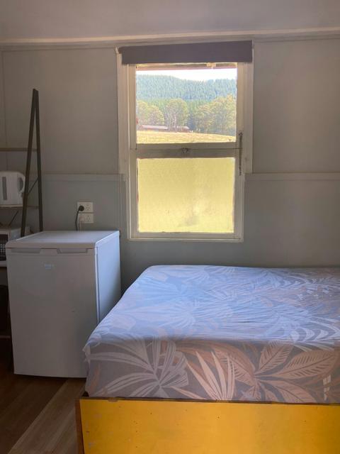 Bright Cabin and Caravan Park - Camp Crusty - Queen interior