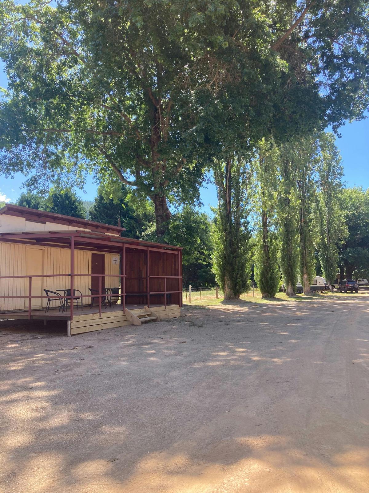 Bright Cabin and Caravan Park - Camp Crusty - Queen exterior