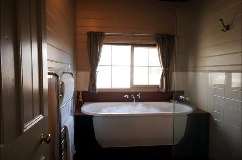 1860 Luxury Accommodation