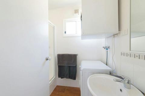 Superior 3 Bedroom Bathroom