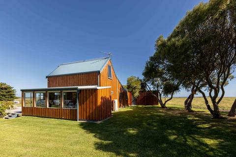 Barn (oustide)