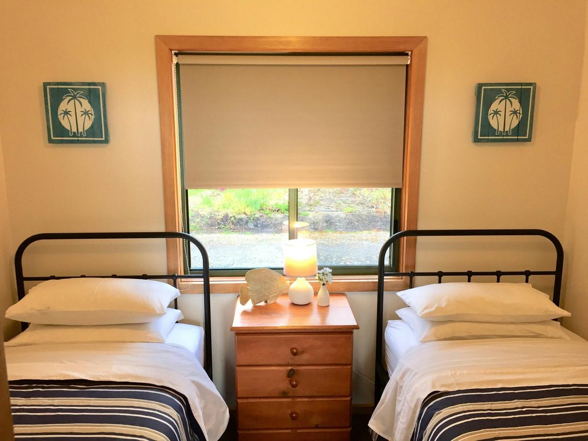 Second bedroom (twin beds)