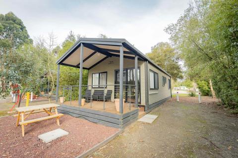 Deluxe Cabin - Sleeps Six