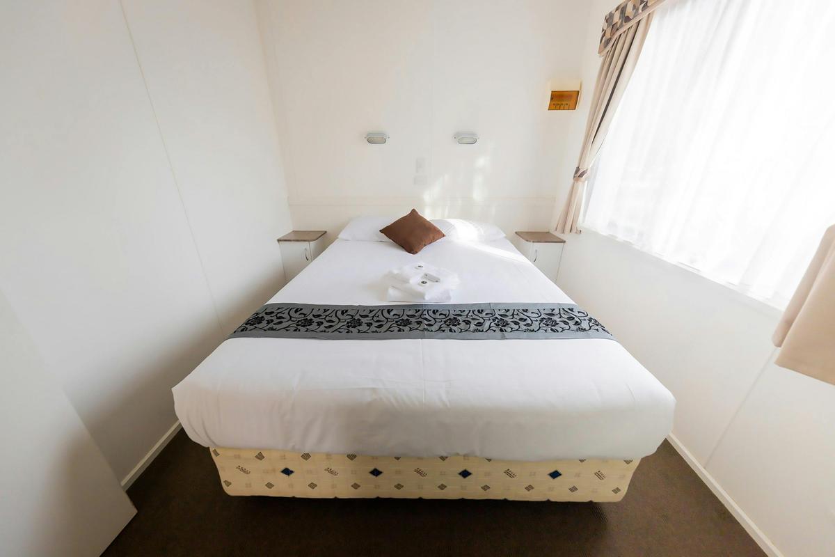 Deluxe Cabin - Bedroom