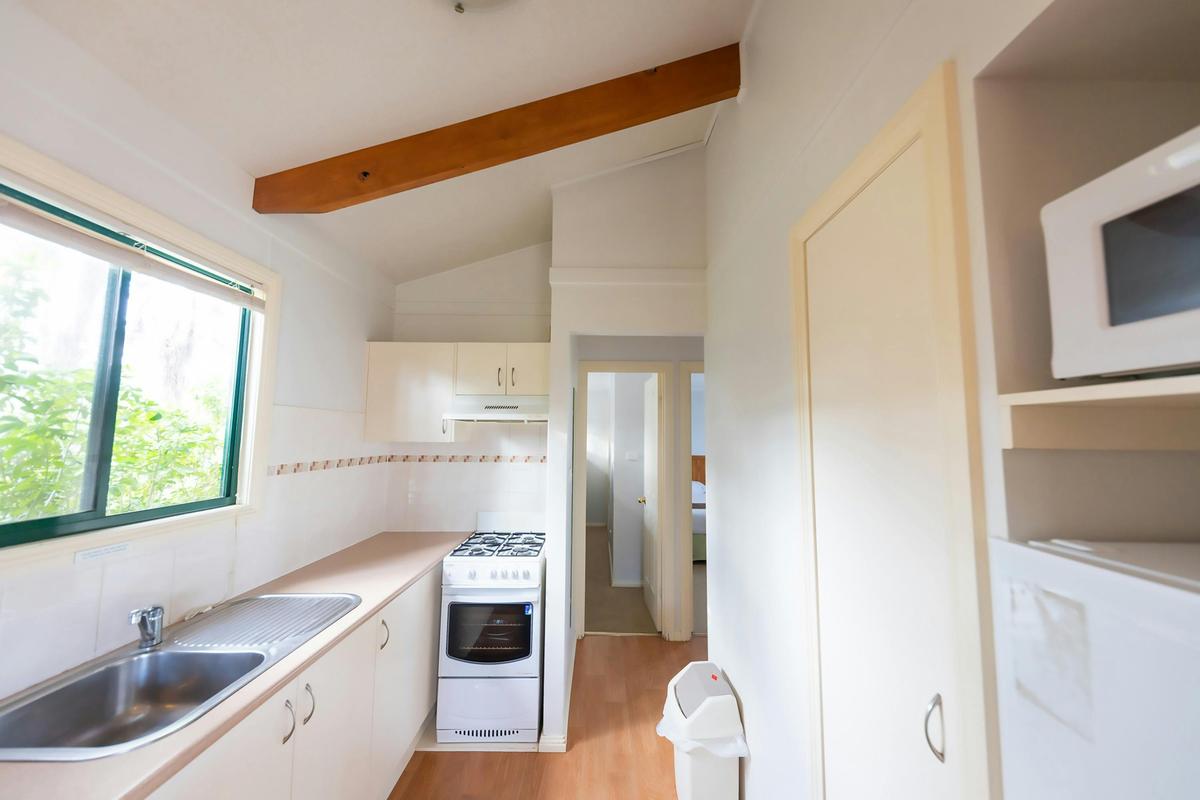 Family Spa Cabin - Kitchen