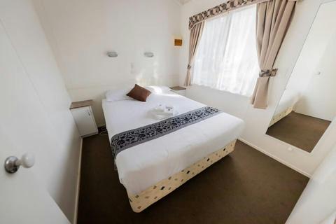 Deluxe Cabin - Sleeps Five