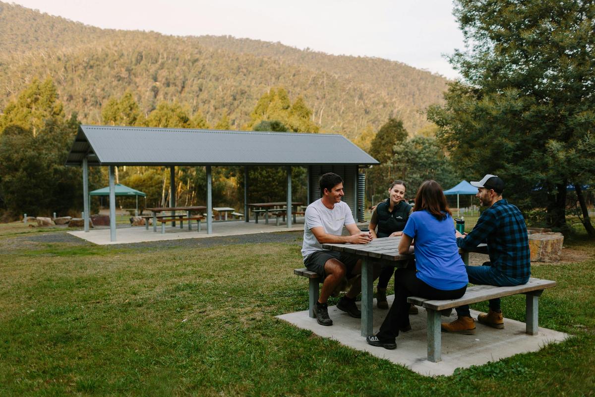 Enjoy great facilities at campgrounds, such as Meringtons Campground, along the route