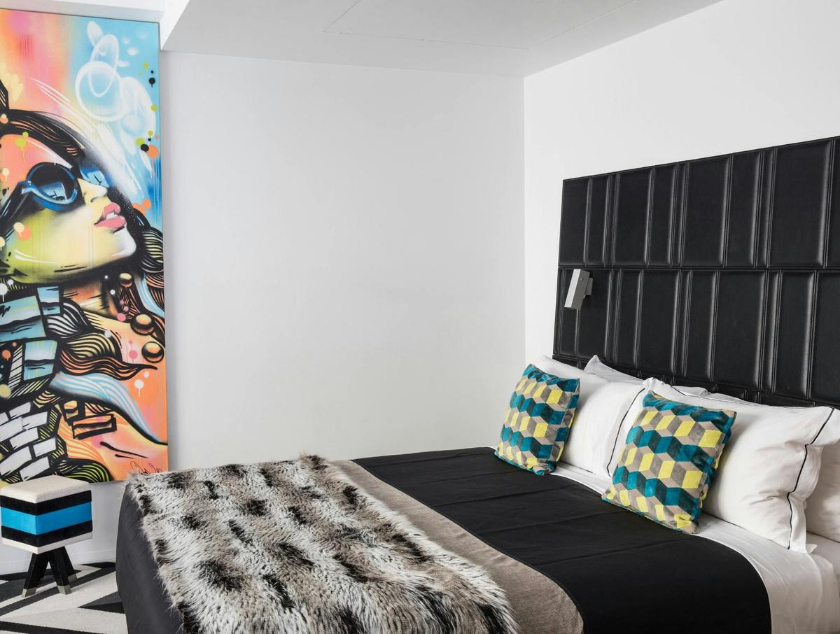 Palatial Suite - Bedroom with King Bed