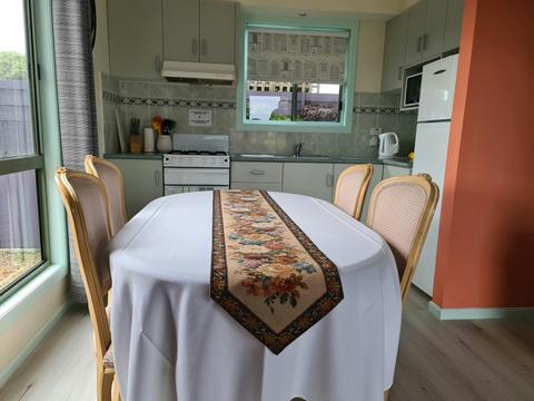 Kitchen & Dining