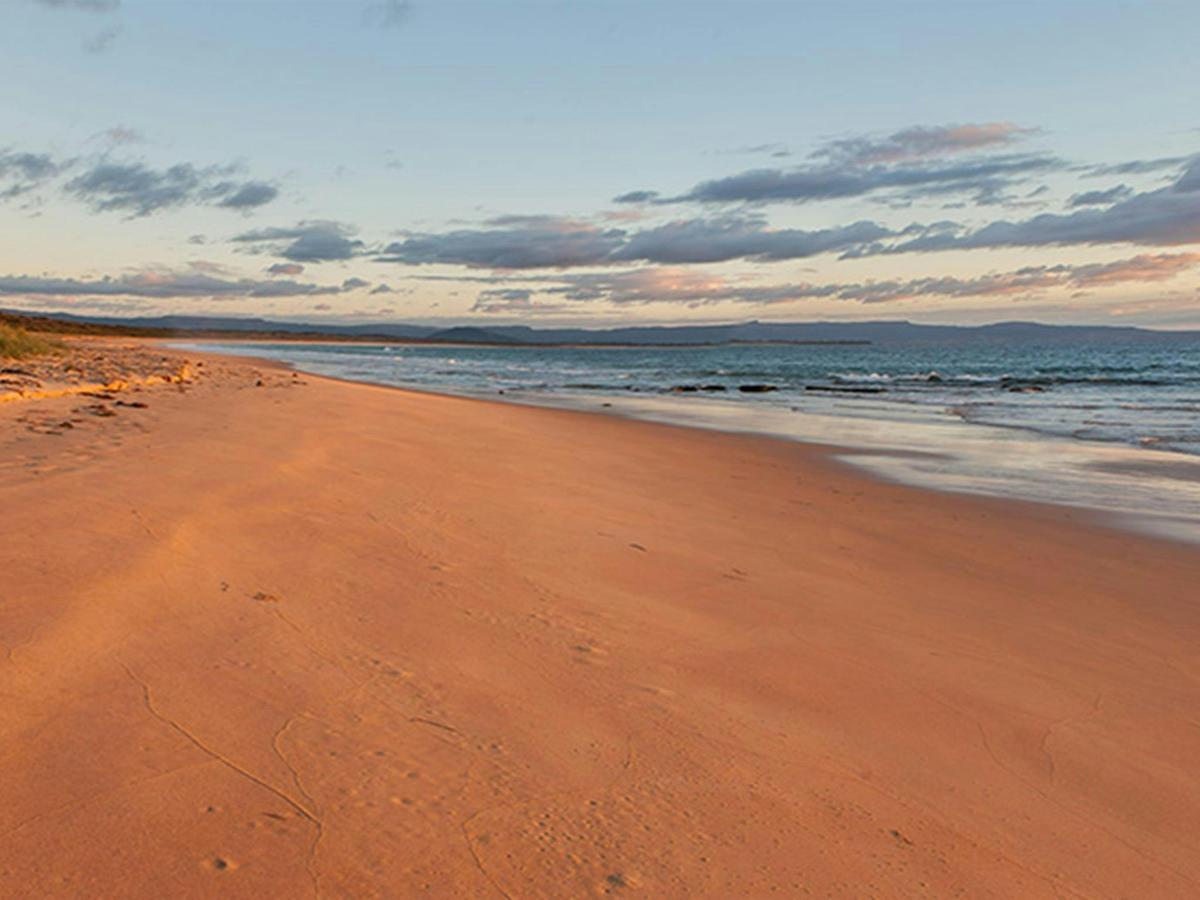 Hammerhead Point coastal shoreline at sunset, Jervis Bay National Park. Photo: Michael Van Ewijk