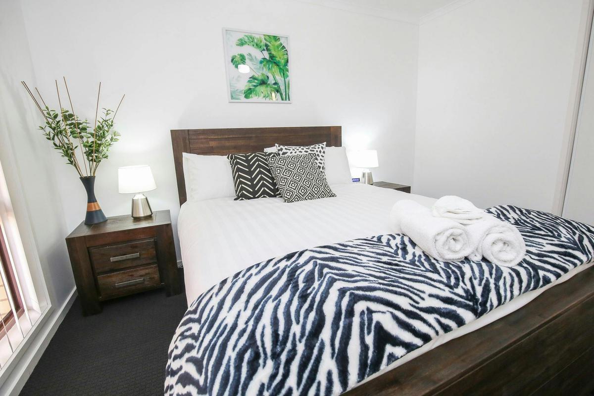 Apt 3 bedroom 2