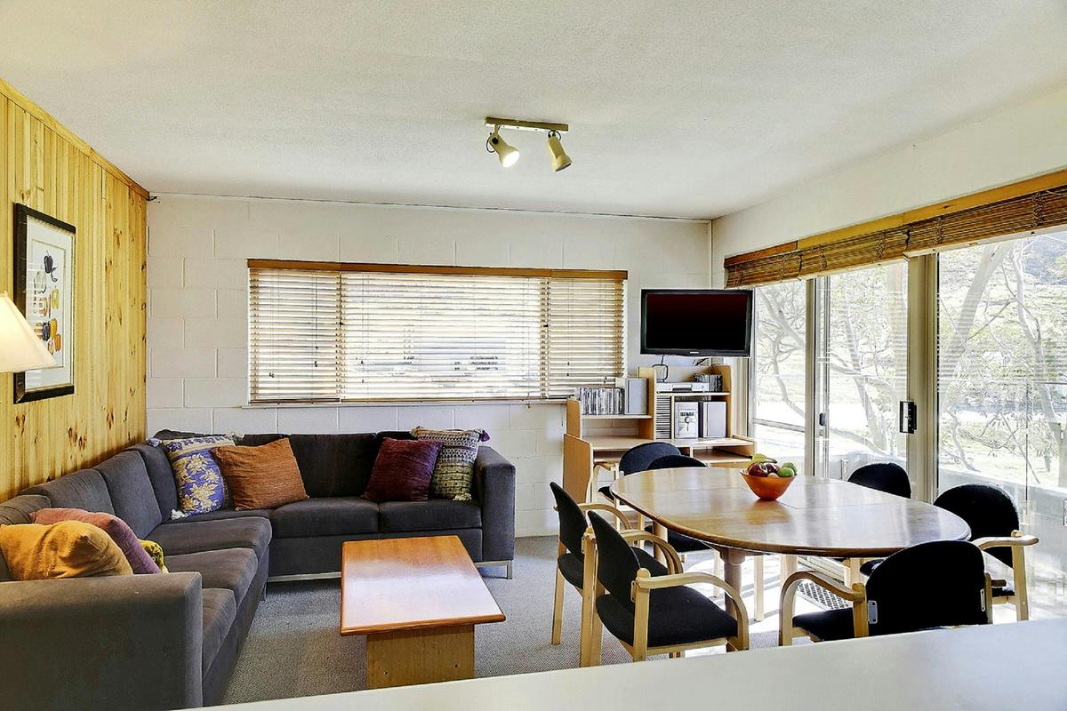 8 share, 3 bedroom, Value apartment