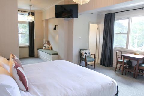 River room 33 with views stretching to the suspense bridge