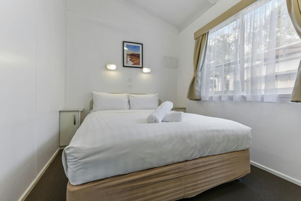 2 Bedroom Cabin- Queen