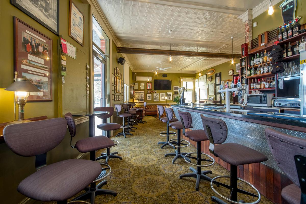 Loung Bar