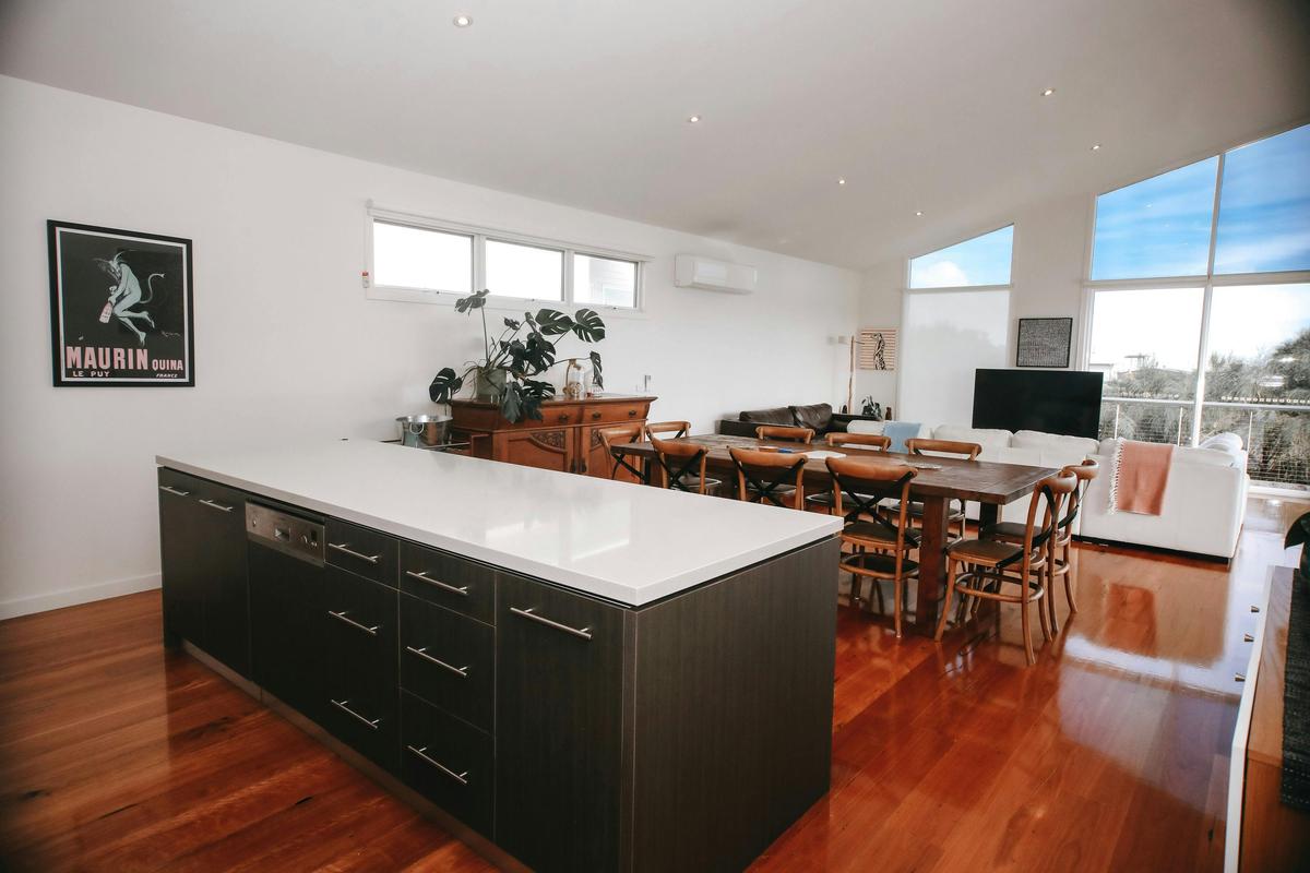 Anchors Beach House kitchen and dining