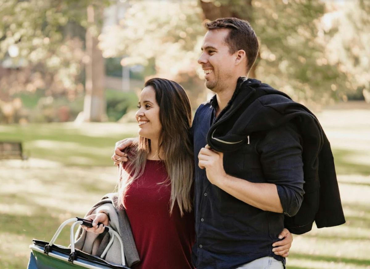 Couple on AmazingCo Mystery Picnic