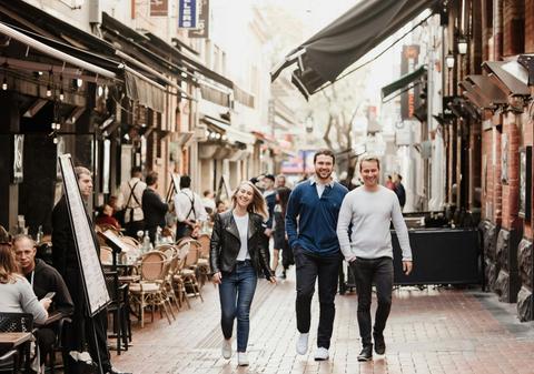 Friends on AmazingCo Mystery Picnic