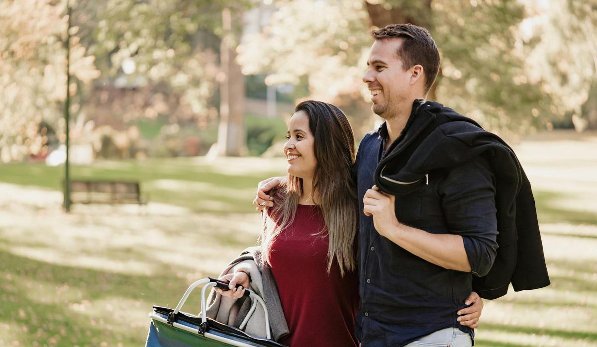 Couple on AmazingCo Mystery Picnic