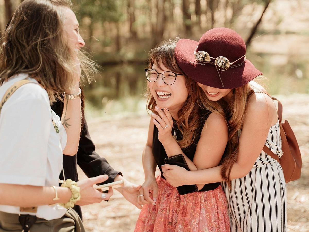 Friends on AmazingCo Mystery Picnic