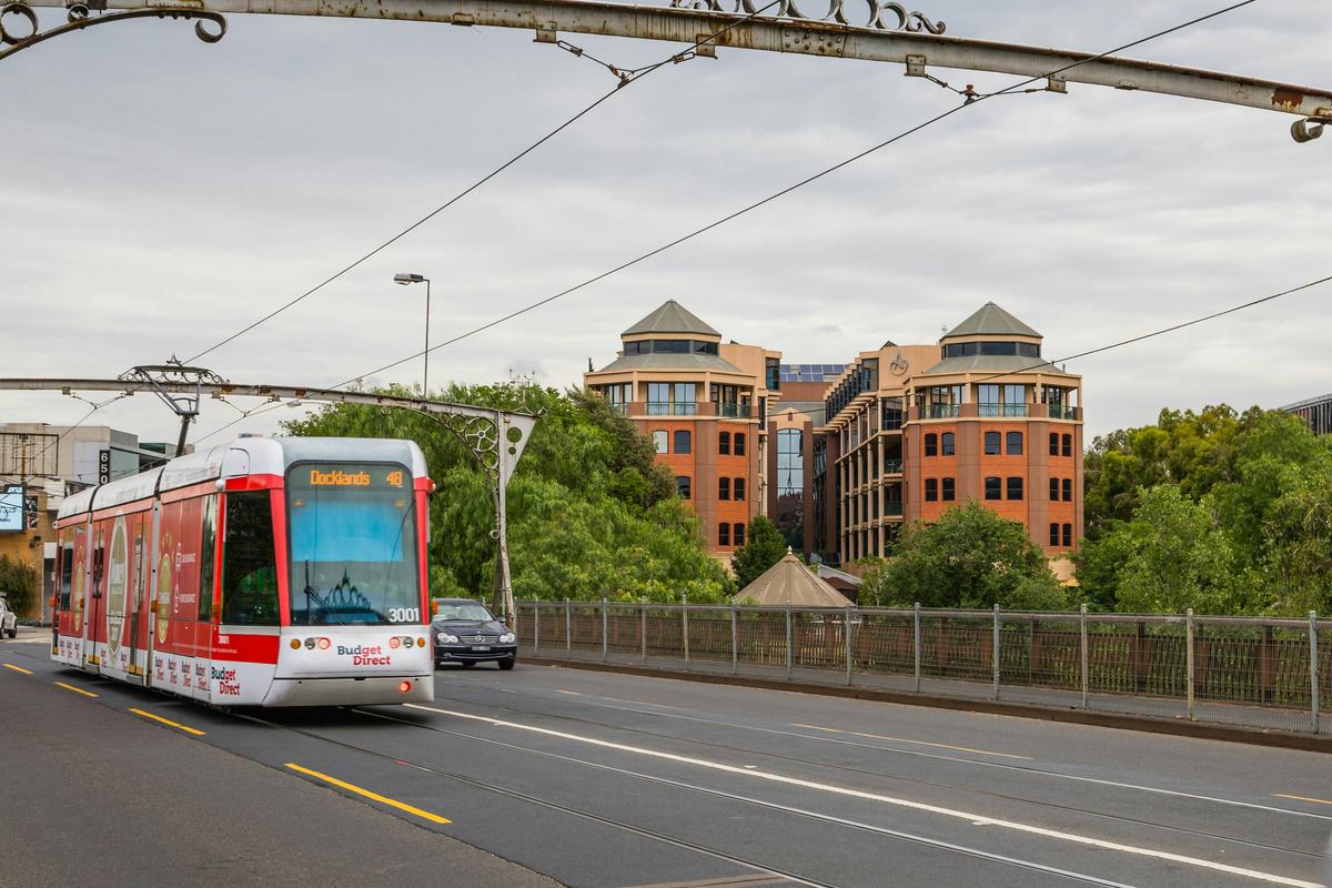 Bridge Road, trams on doorstep