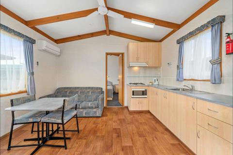 Queen Ensuite Cabin
