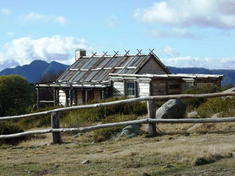 Craig's Hut Explorer