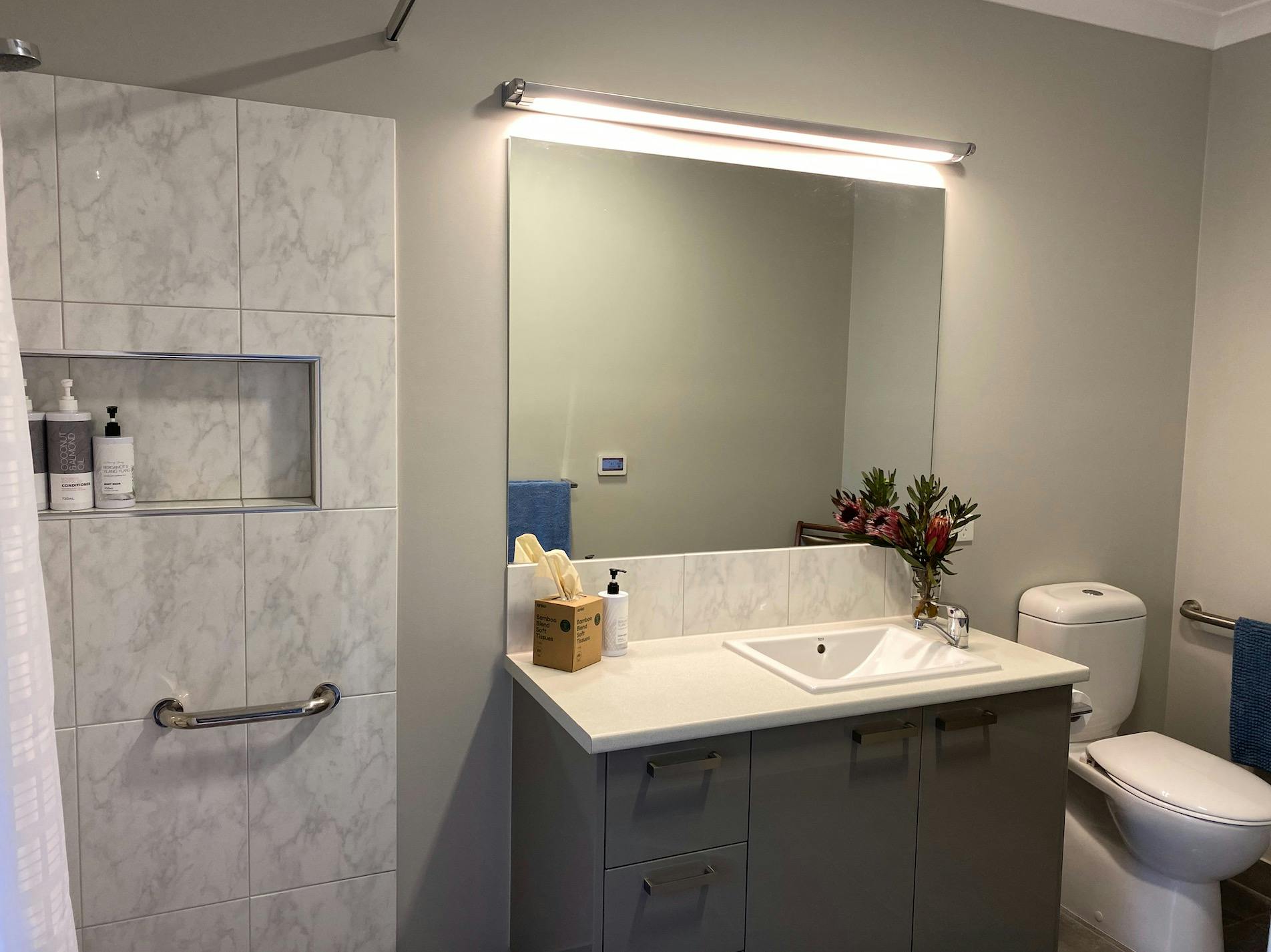 Prom View Suite Bathroom