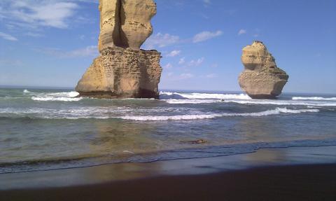 12 Apostles from Gibson steps beach