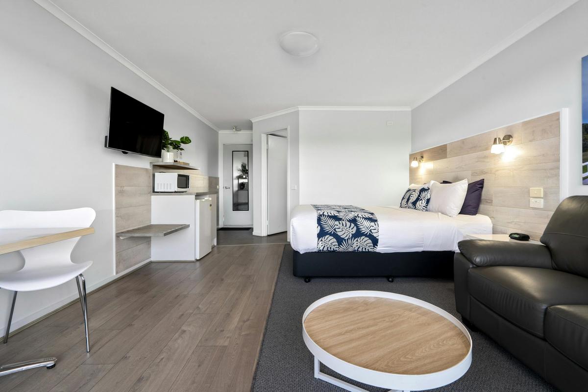 Garden View Spa Room