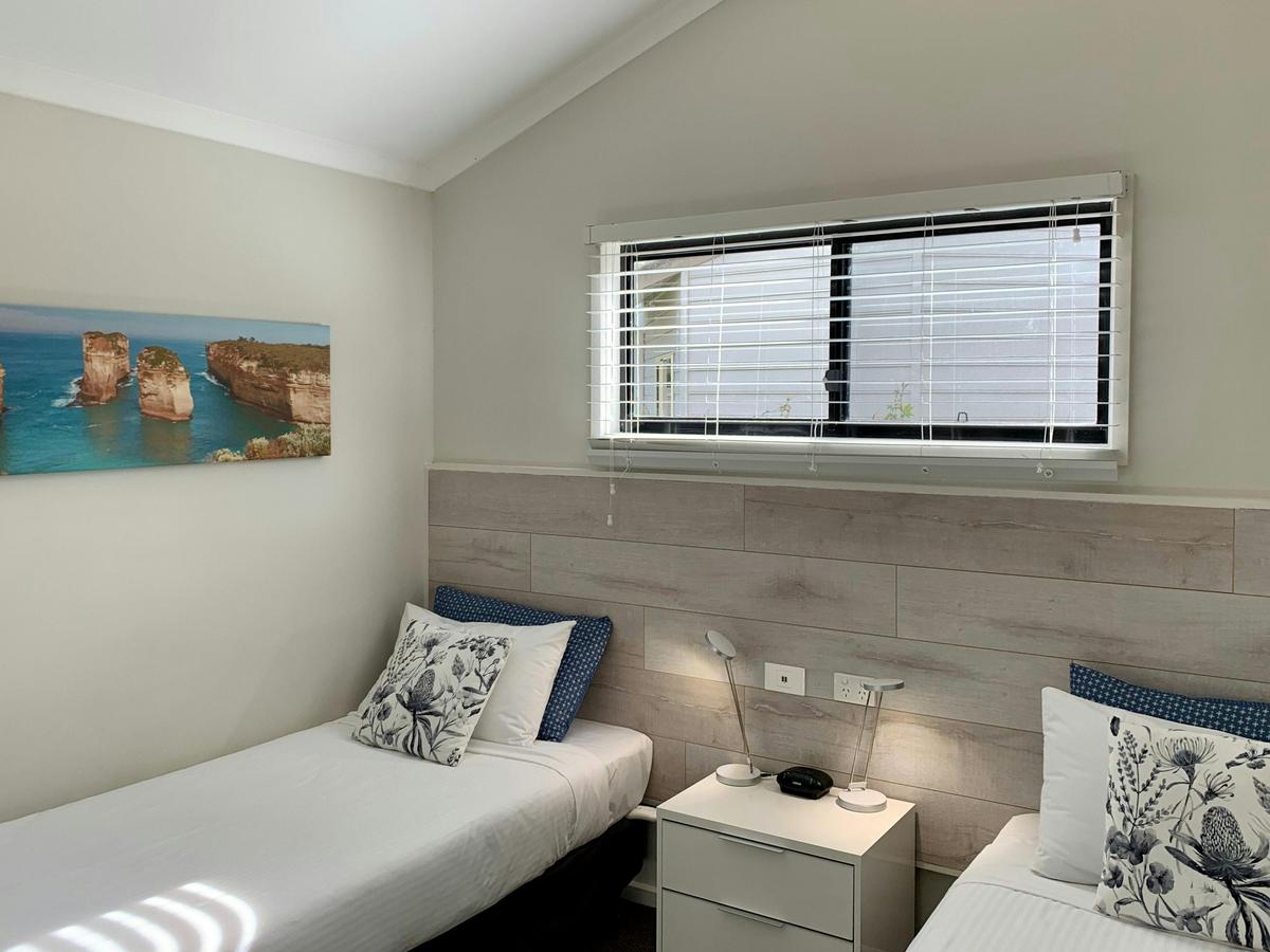 Bedroom 2 - 2 x single beds