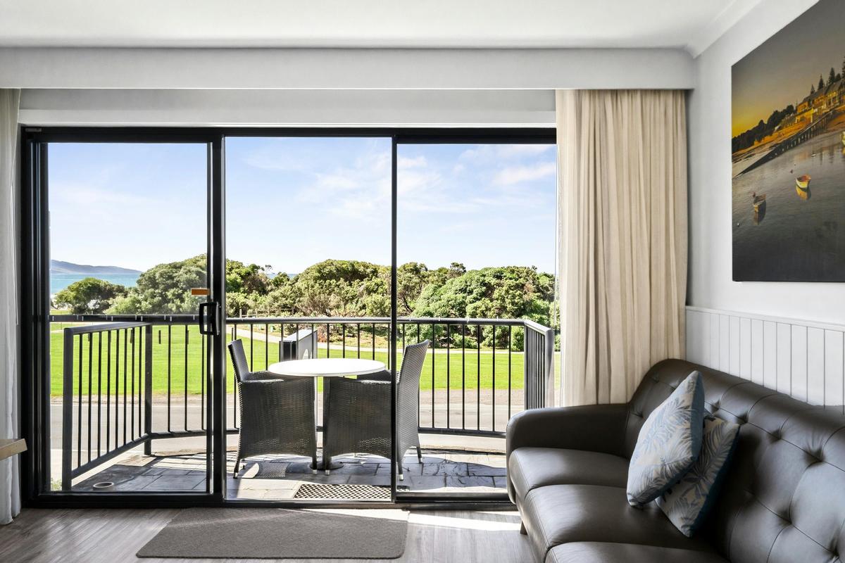 Ocean View Apartment Living area