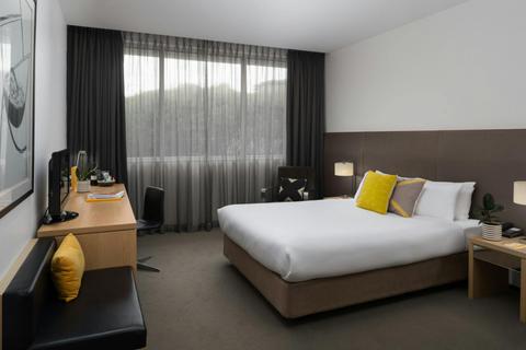 Deluxe Room Queen
