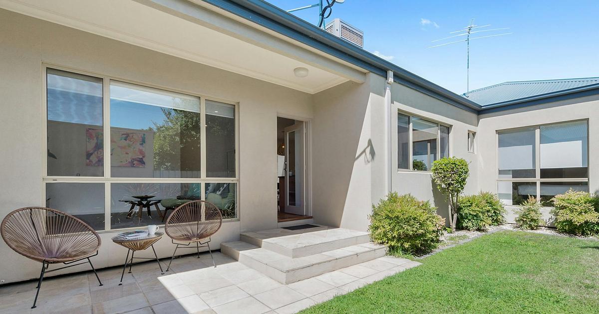 Three Bedroom Townhouse with private courtyard