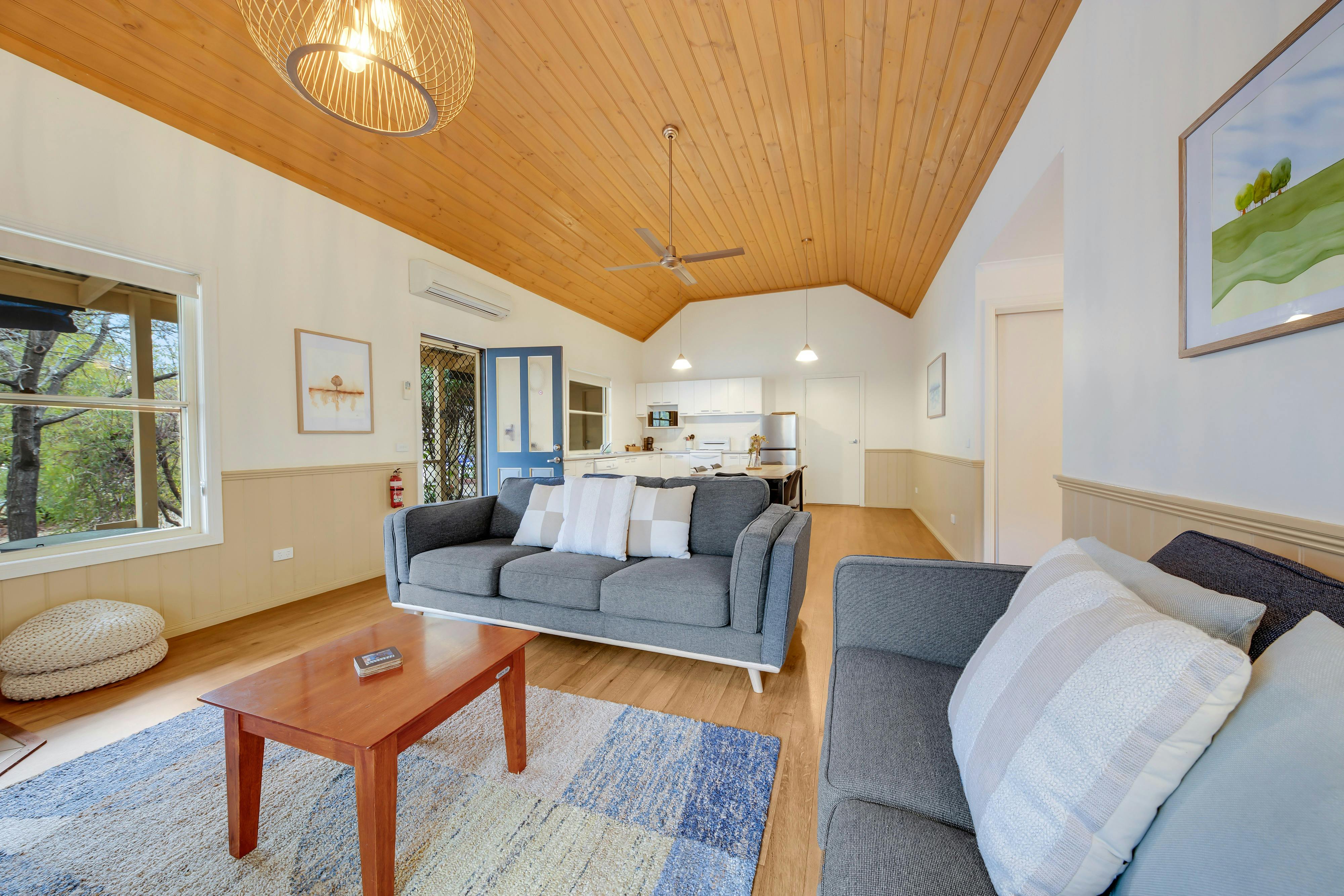 Lounge/kitchen/dining unit 2