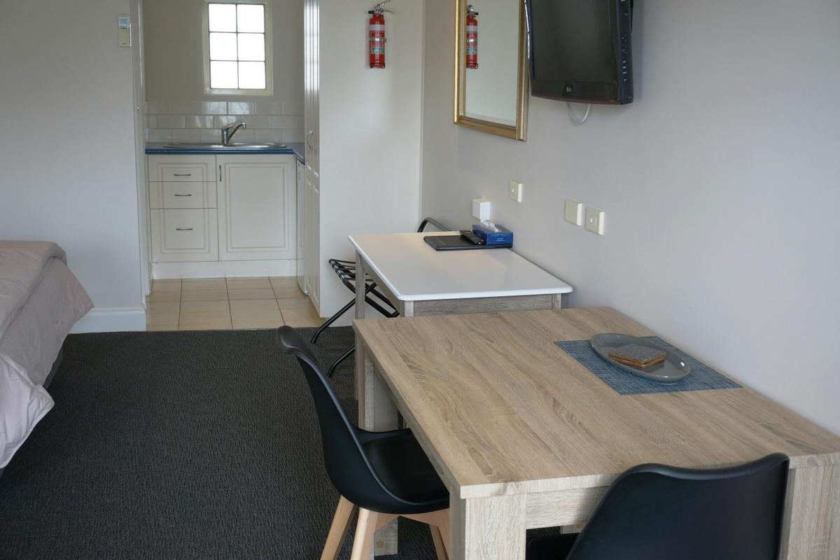 Queen Bed Room - Table & Desk