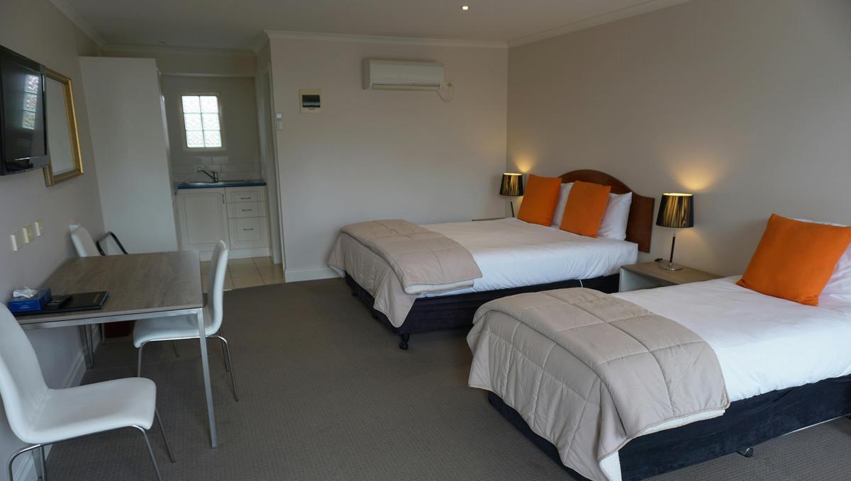 Twin Room - General View