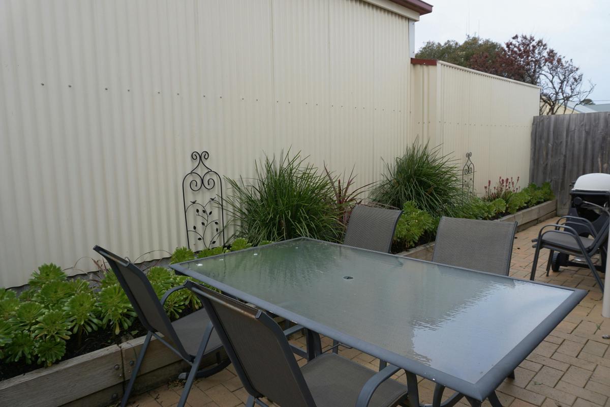 2 Brm Apartment - Rear Patio