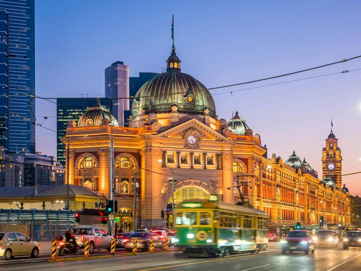Melbourne city at night