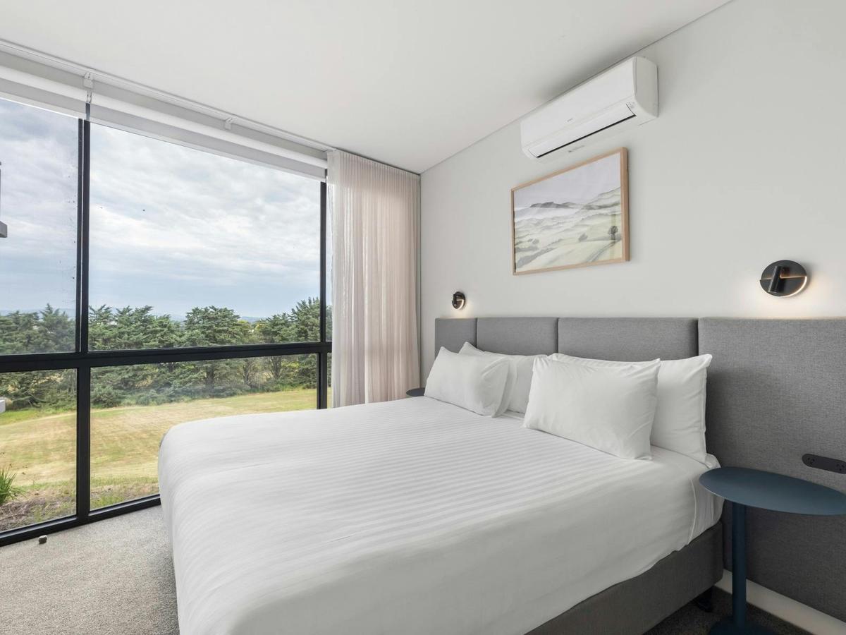 Corner Interconnecting Suite