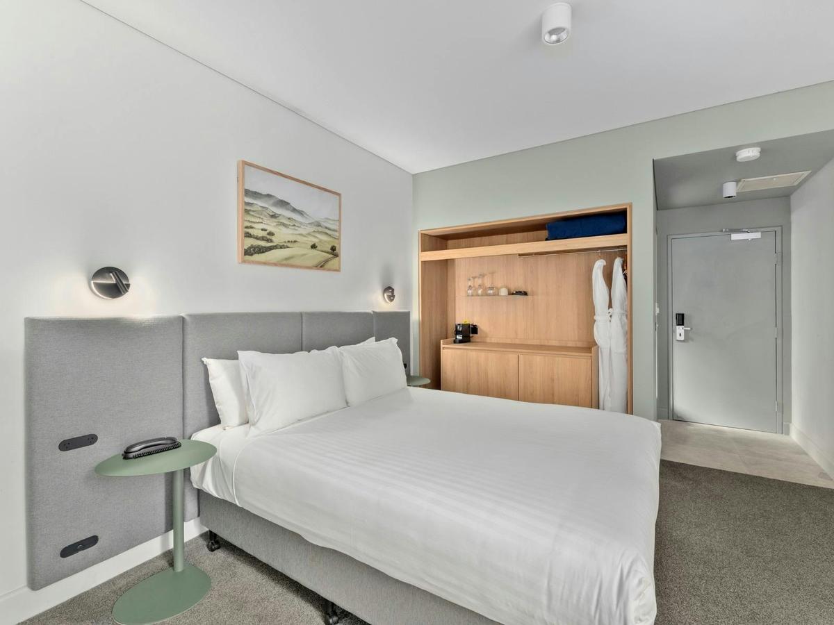 Corner Interconnecting Suite
