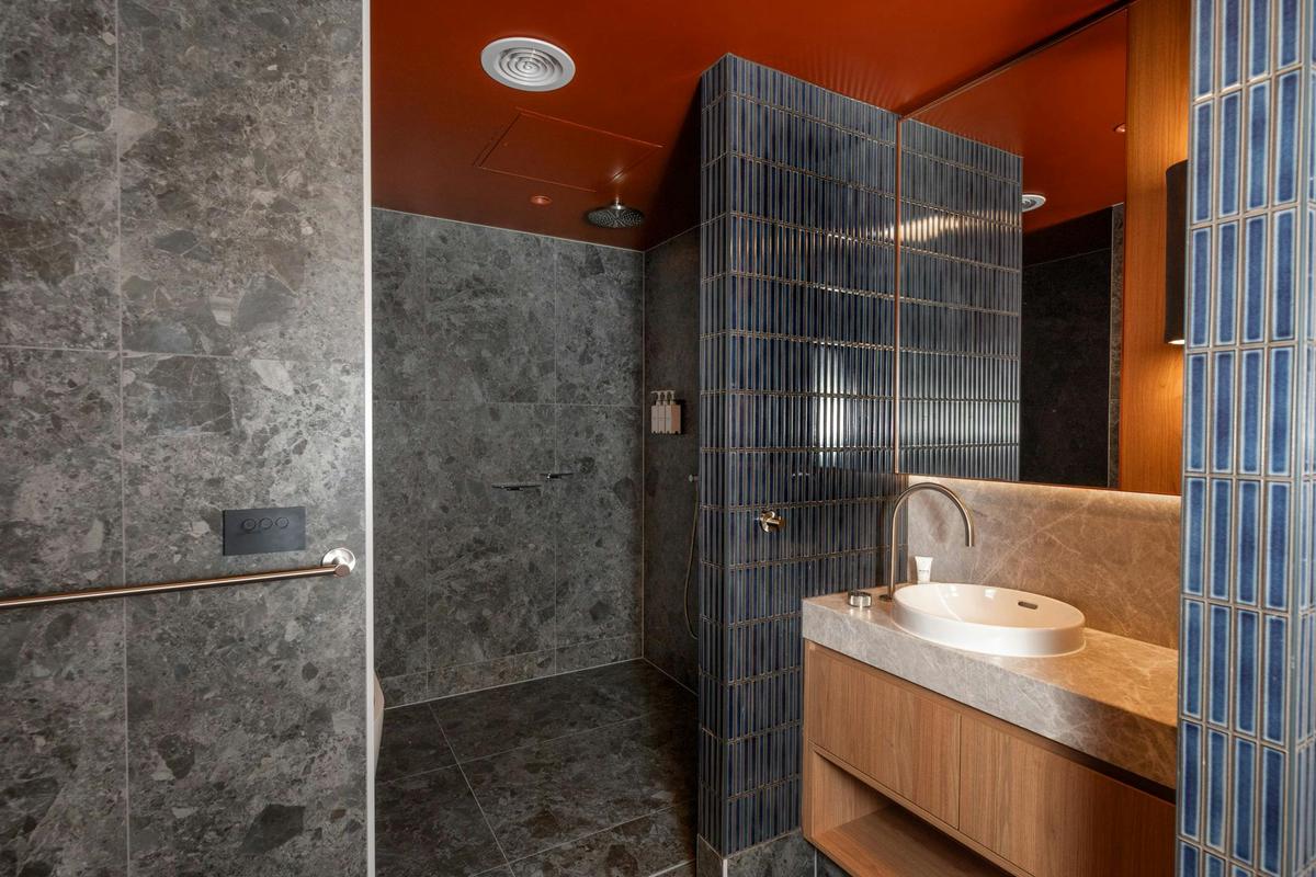 Premier Corner Suite Ensuite