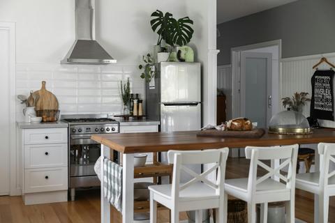 Out fully fitted out kitchen has all that you need to cook up a storm or just whirl up a platter