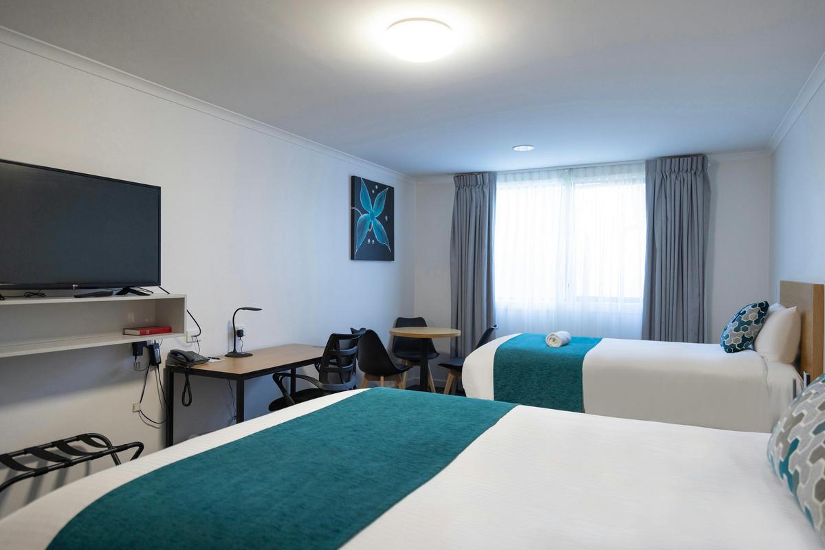 Twin Toom - Queen and Single Bed