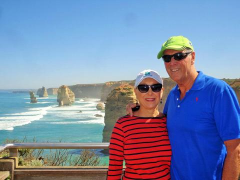 Autopia - Great Ocean Road Couple at the Apostles