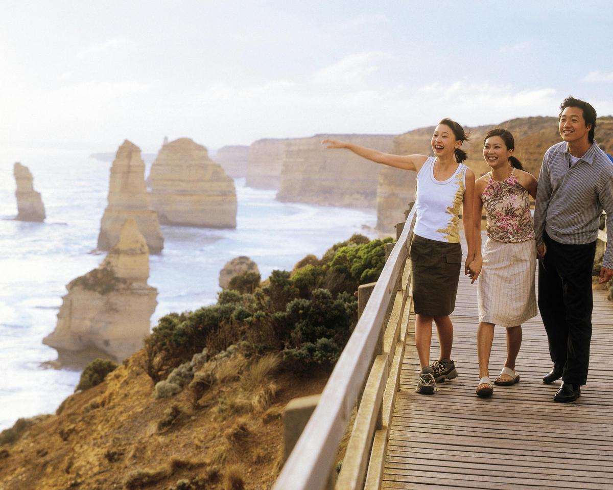 Reverse Great Ocean Road Tour (lunch included)