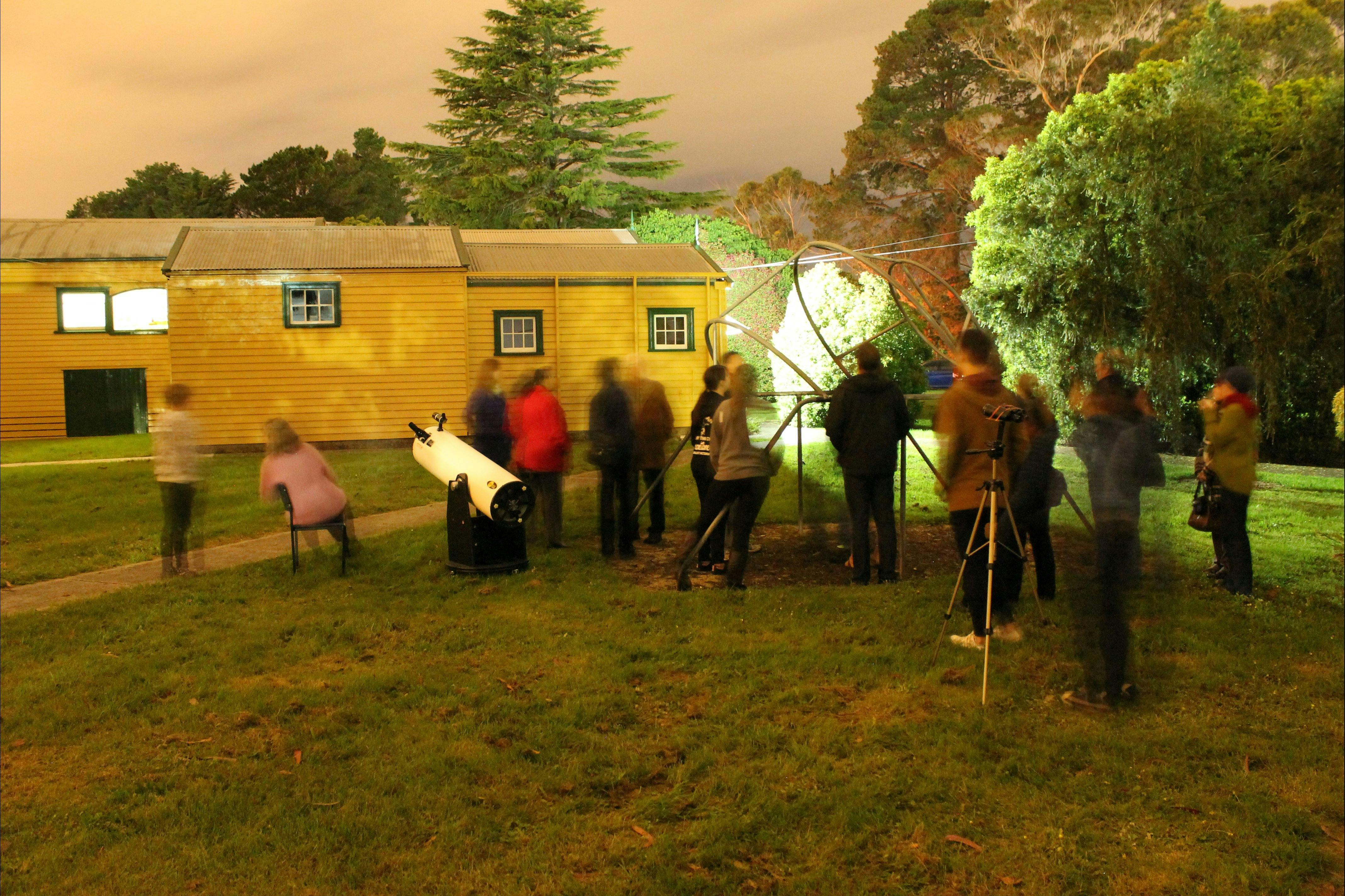 Time lapse  - Observing an Eclipse of the Moon