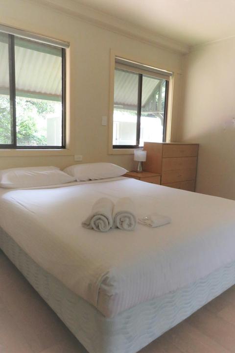 Studio 2 (pet friendly) queen bed