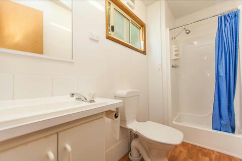 Family Cabin Large Ensuite